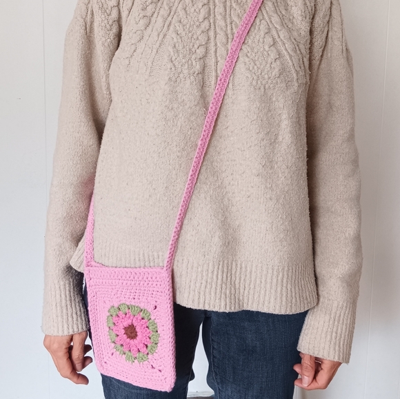 Hand Crafted Crochet Light & Dark Pink Cotton Floral Crossbody Cell Phone Bag - Picture 3 of 9